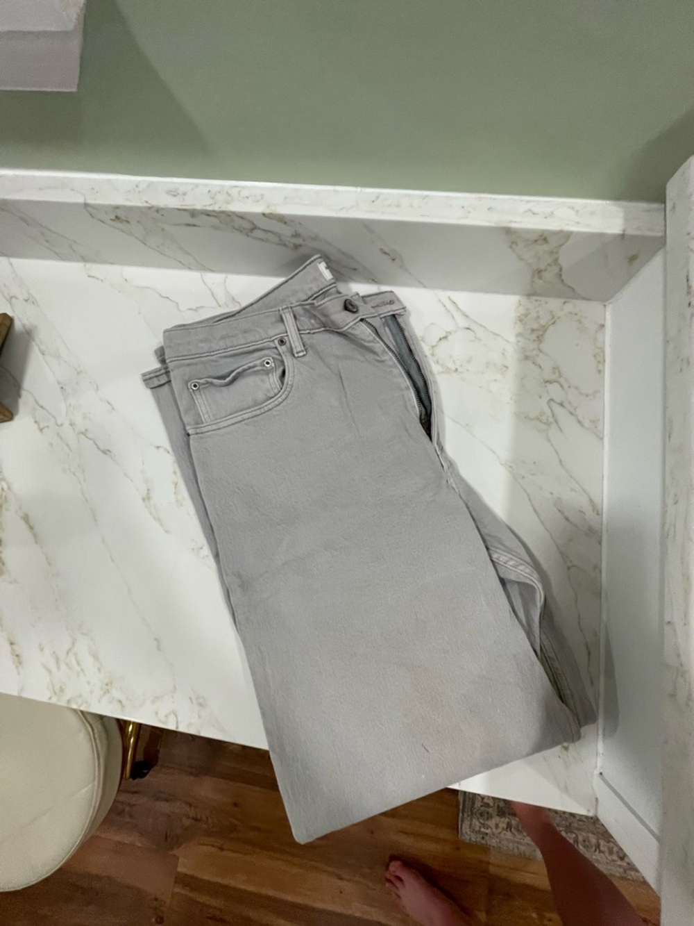 2 pairs of Abercrombie 90s relaxed high rise jeans black-33 and grey-32